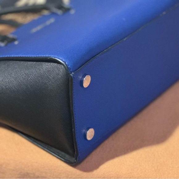 Michael Kors Selma Large Leather Bag - Color Block Blue/Black - Picture 11 of 13